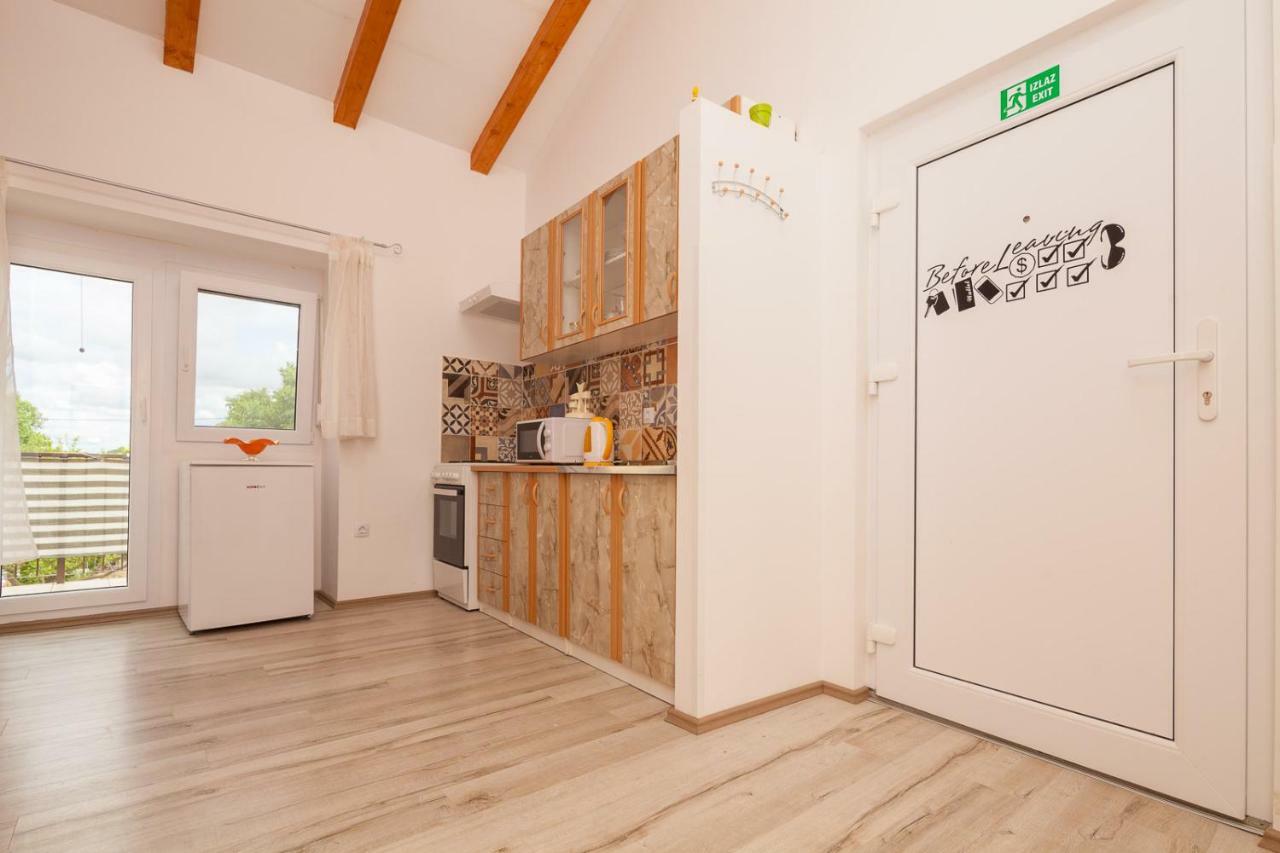 Miramare Apartment Помер Екстериор снимка